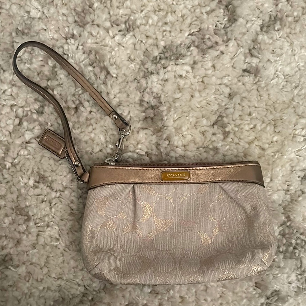 STUNNING NWOT Coach Wristlet, Light tan and Gold